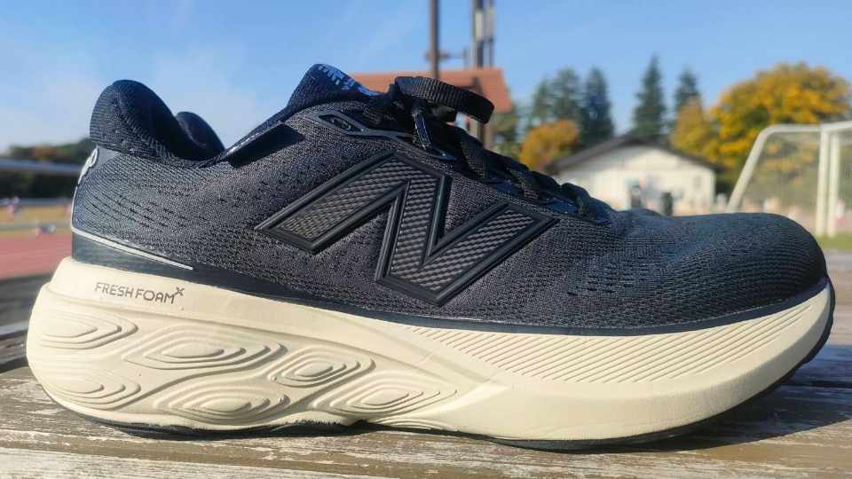 Fresh Foam 880 v15 正面図