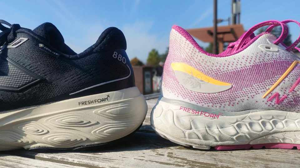 880v15・v12 厚さ比較