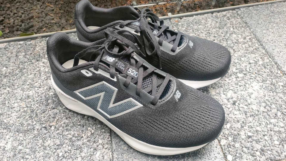 Fresh Foam 520 v9 外観