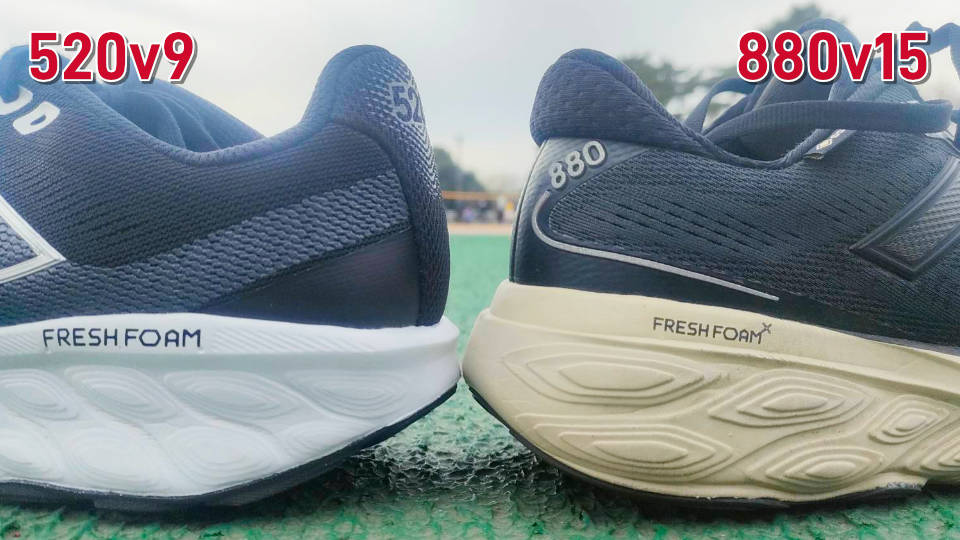 520 v9と880 v15の厚さ比較