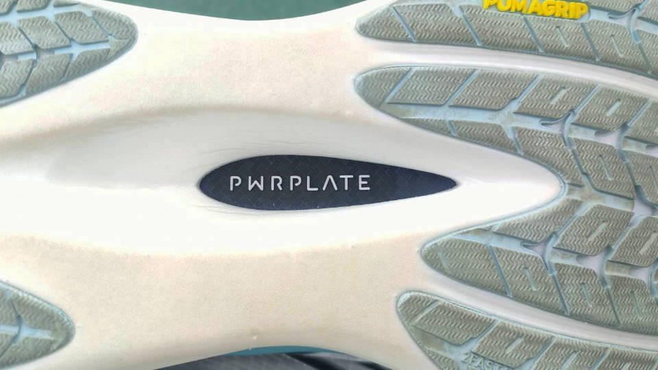 ディヴィエイトニトロ4 カーボン強化プレート